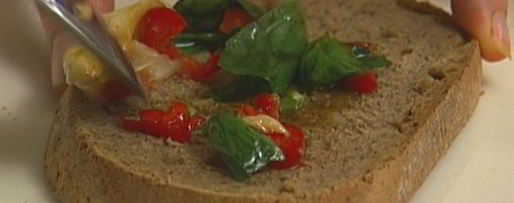 Шаг 8: брускетты из цукини со шпинатом