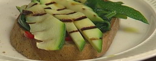 Шаг 9: брускетты из цукини со шпинатом