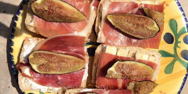 Рецепт брускетты по-провански с инжиром и лавандовым медом