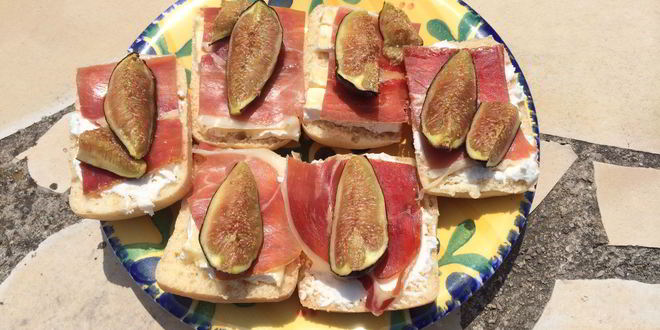 Рецепт брускетты по-провански с инжиром и лавандовым медом