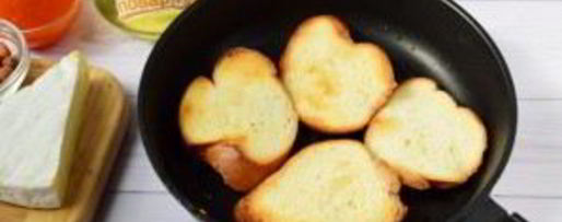 Шаг 1: брускетты с абрикосом, миндалем и сыром