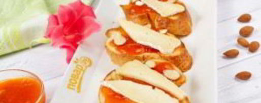 Шаг 3: брускетты с абрикосом, миндалем и сыром