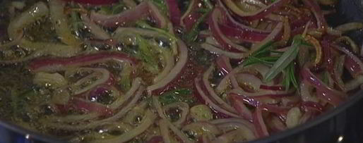 Шаг 2: брускетты с белыми грибами, чили и розмарином