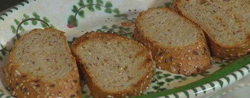 Шаг 8: брускетты с чечевицей, фетой и цукини