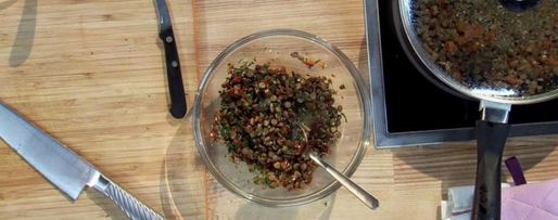 Шаг 2: брускетты с чечевицей