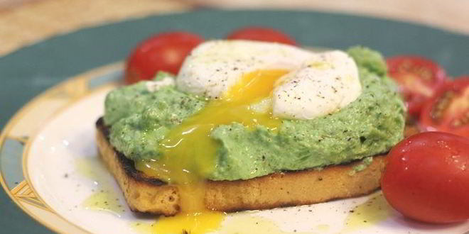 Рецепт брускетты с фасолью и яйцом пашот