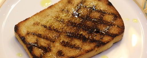 Шаг 14: брускетты с фасолью, рикоттой, шпинатом и яйцом-пашот