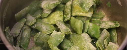 Шаг 4: брускетты с фасолью, рикоттой, шпинатом и яйцом-пашот