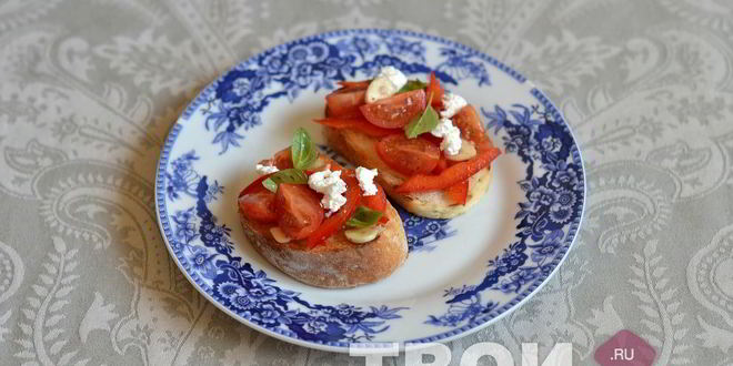 Рецепт брускетты с фетой, базиликом и овощами