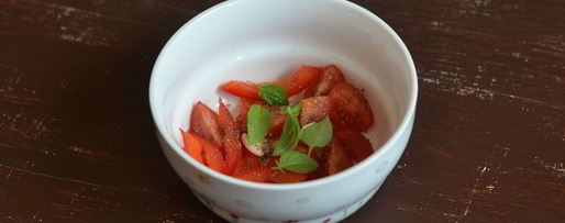 Шаг 1: брускетты с фетой, базиликом и овощами