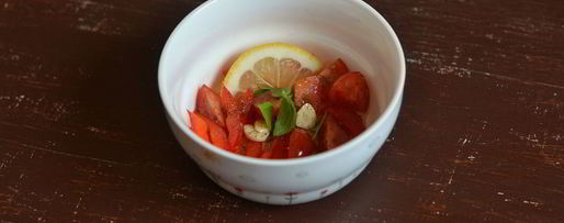 Шаг 2: брускетты с фетой, базиликом и овощами