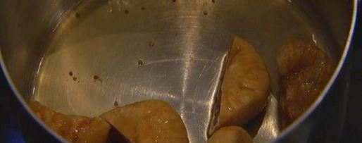 Шаг 2: брускетты с инжиром, яблоком и сыром