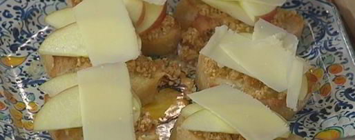 Шаг 9: брускетты с инжиром, яблоком и сыром