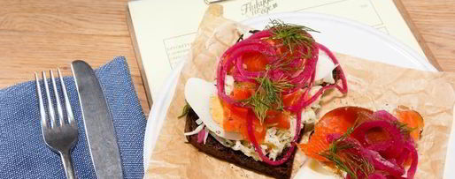 Шаг 10: брускетты с красной рыбой и капустой