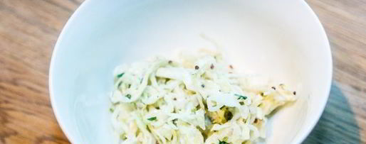 Шаг 2: брускетты с красной рыбой и капустой