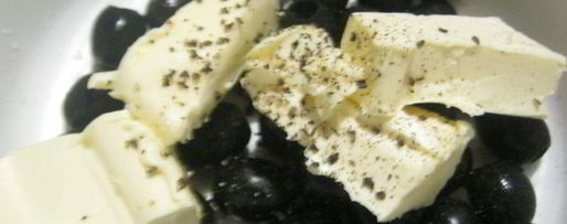 Шаг 2: брускетты с кремом из маслин и помидорами