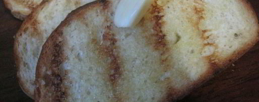 Шаг 4: брускетты с кремом из маслин и помидорами