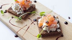 Рецепт Брускетты с лососем и сыром