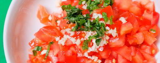 Шаг 5: брускетты с лососем и томатами