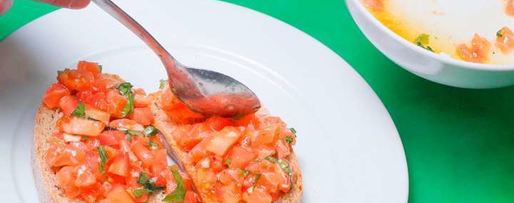 Шаг 5: брускетты с лососем