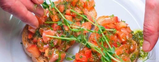 Шаг 7: брускетты с лососем