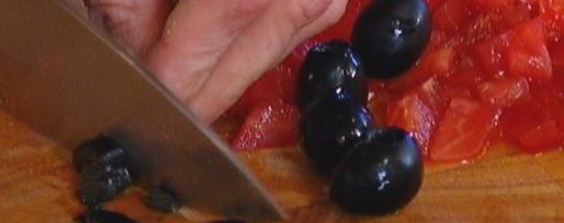 Шаг 4: брускетты с моцареллой, помидорами и базиликом