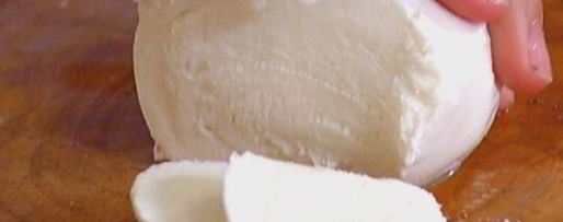 Шаг 6: брускетты с моцареллой, помидорами и базиликом