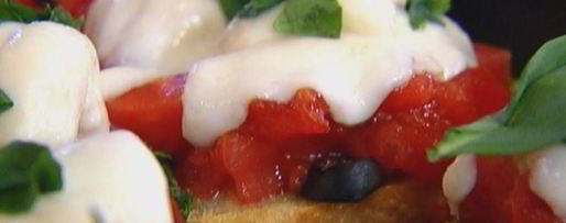Шаг 8: брускетты с моцареллой, помидорами и базиликом