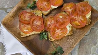 Рецепт Брускетты с моцареллой