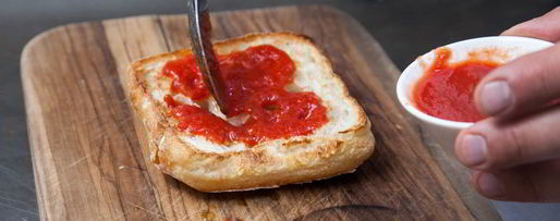 Шаг 5: брускетты с печеным болгарским перцем