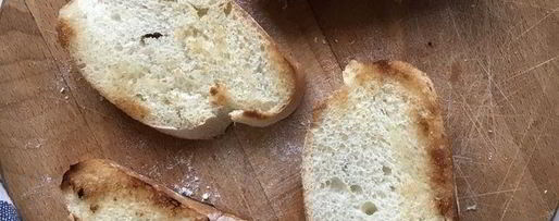 Шаг 2: брускетты с печеным перцем и сыром