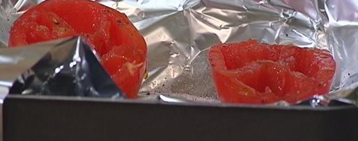 Шаг 2: брускетты с помидорами, беконом и яйцом пашот