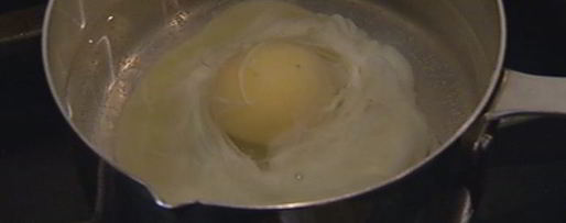 Шаг 3: брускетты с помидорами, беконом и яйцом пашот