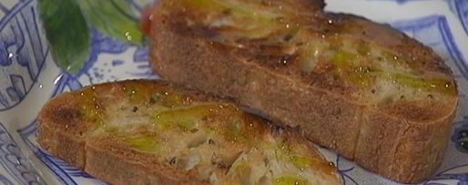 Шаг 5: брускетты с помидорами, беконом и яйцом пашот