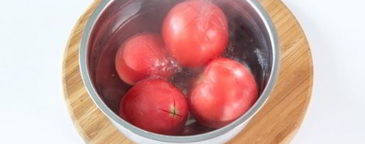 Шаг 3: брускетты с помидорами и базиликом