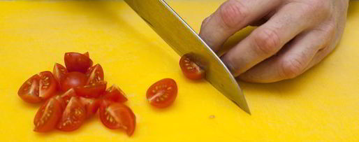 Шаг 1: брускетты с помидорами и оливками