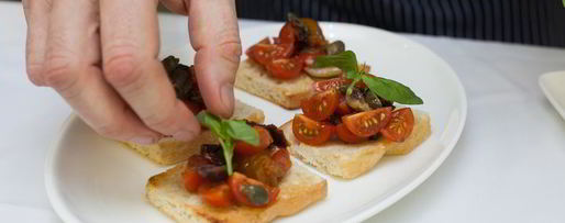 Шаг 10: брускетты с помидорами и оливками