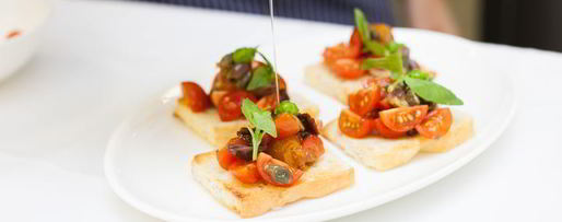 Шаг 12: брускетты с помидорами и оливками