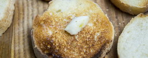 Шаг 3: брускетты с помидорами и сыром