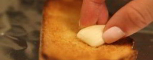 Шаг 6: брускетты с помидорами