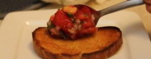 Шаг 7: брускетты с помидорами