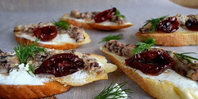 Рецепт брускетты с сардинами и сливочным сыром