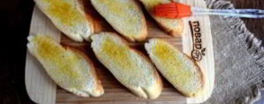 Шаг 1: брускетты с сардинами и сливочным сыром