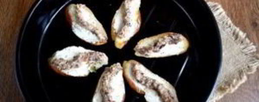 Шаг 2: брускетты с сардинами и сливочным сыром