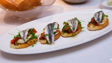 Рецепт Брускетты с сельдью