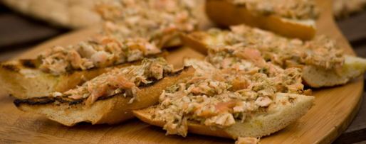 Шаг 2: брускетты с семгой