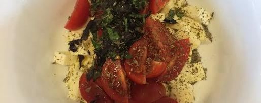 Шаг 1: брускетты с сулугуни