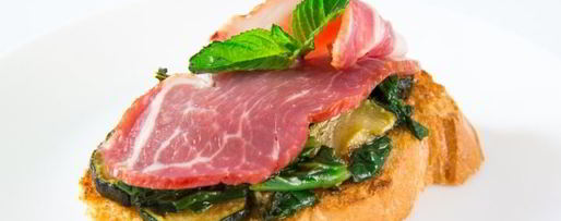 Шаг 7: брускетты с ветчиной