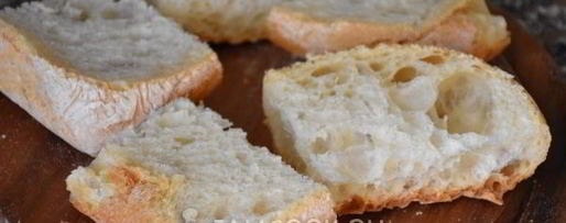 Шаг 4: брускетты с вялеными томатами, рукколой и пармезаном