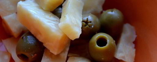 Шаг 1: брускетты с запеченным корнем сельдерея и оливками